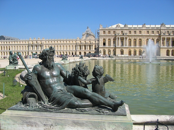 24 Versailles statue and fountain.jpg